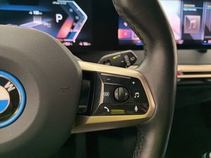 BMW iX bild 26