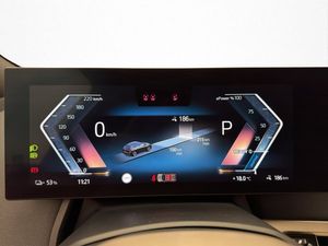 BMW iX bild 28