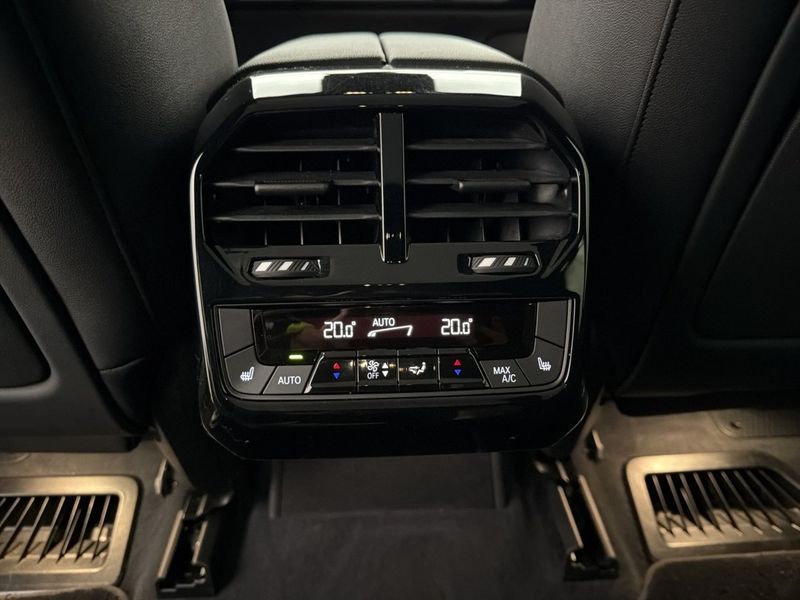 BMW iX bild 32