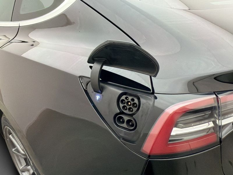 Tesla Model 3 bild 10