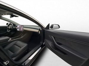 Tesla Model 3 bild 24