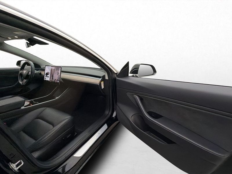 Tesla Model 3 bild 24