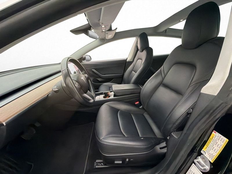 Tesla Model 3 bild 13