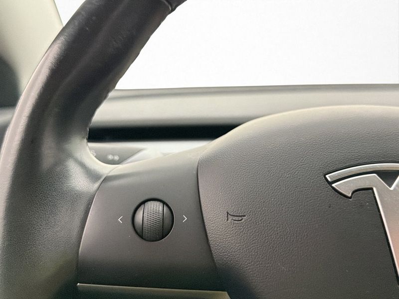 Tesla Model 3 bild 18