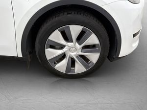 Tesla Model Y bild 32