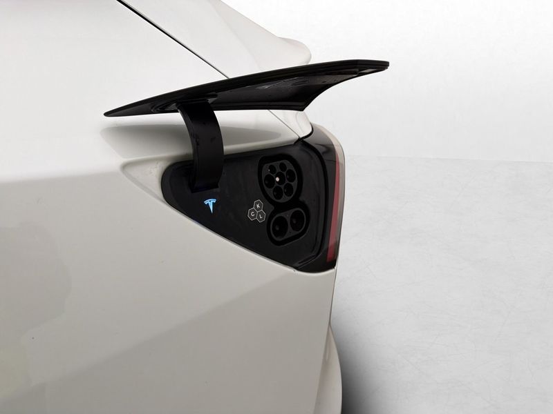 Tesla Model Y bild 10
