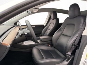 Tesla Model Y bild 13