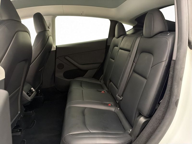 Tesla Model Y bild 15