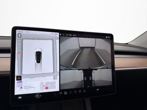 Tesla Model Y bild 21