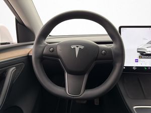 Tesla Model Y bild 18
