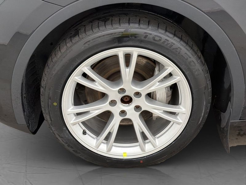 Tesla Model Y bild 28