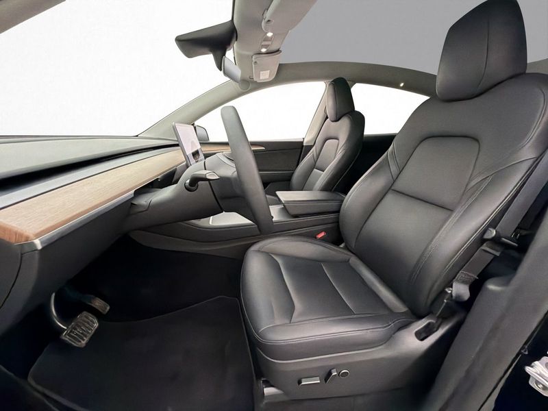 Tesla Model Y bild 13