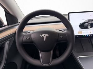 Tesla Model Y bild 18