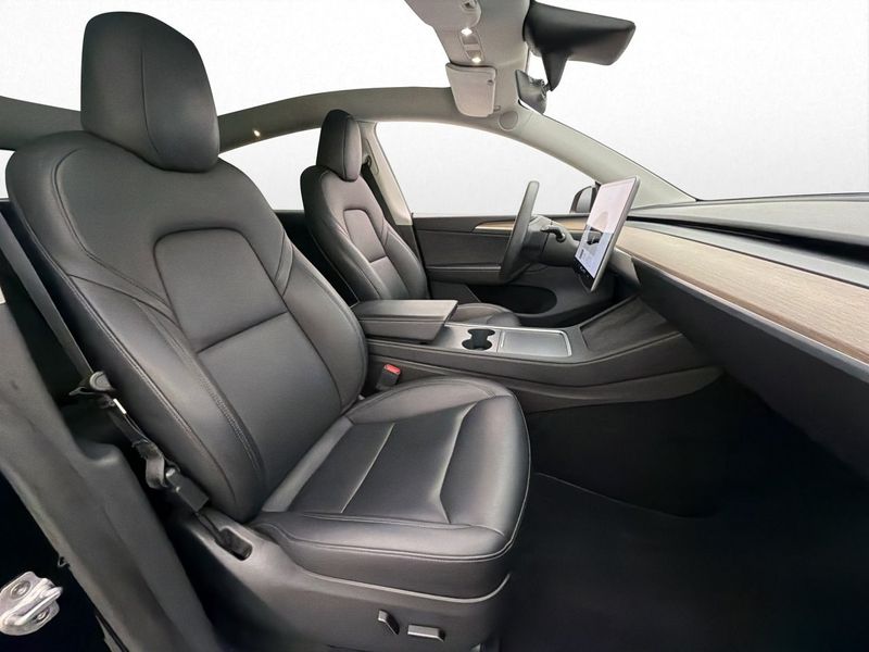 Tesla Model Y bild 14