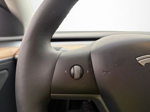 Tesla Model Y bild 19