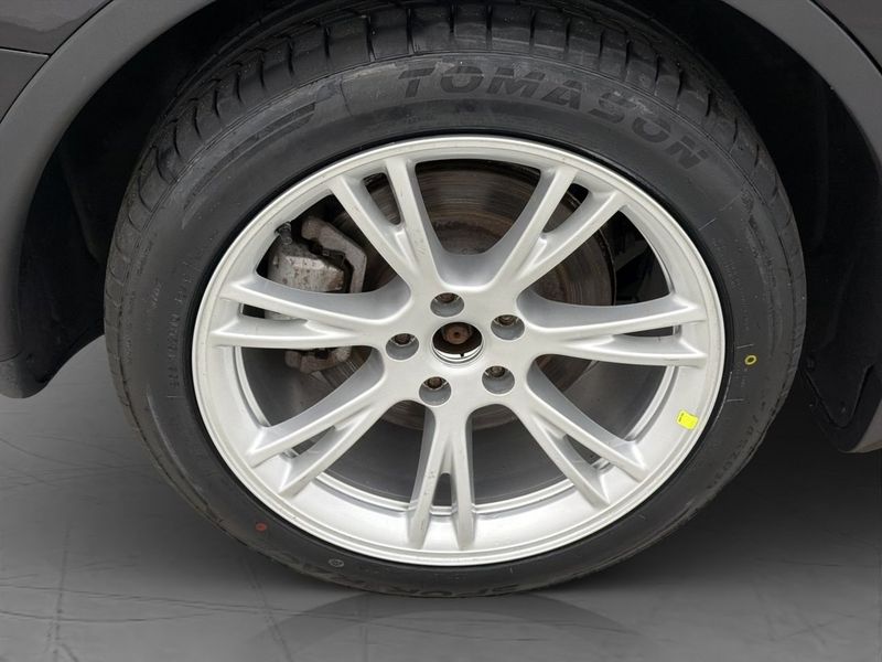 Tesla Model Y bild 30