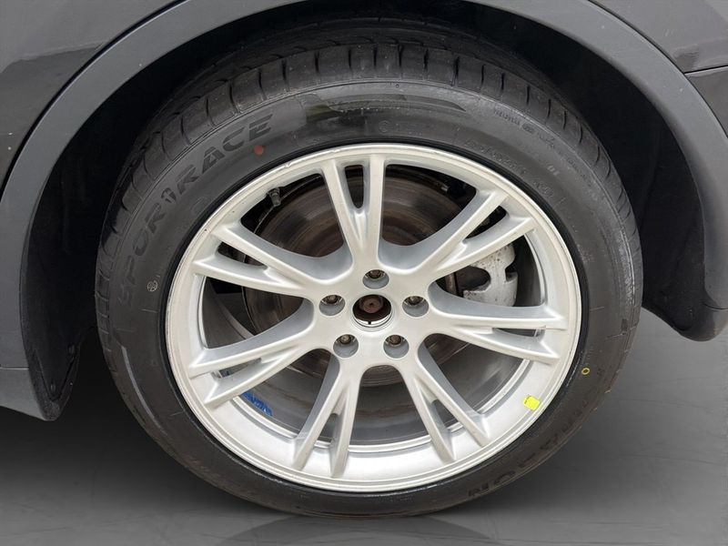 Tesla Model Y bild 29