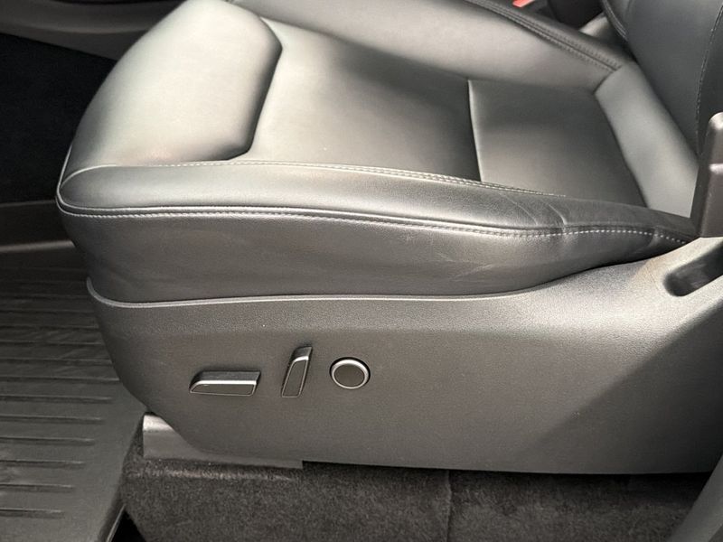 Tesla Model Y bild 15