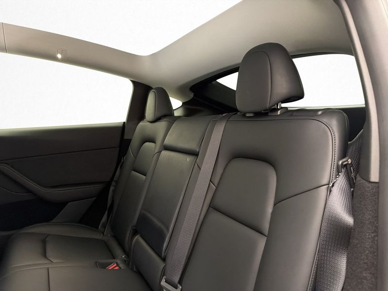 Tesla Model Y bild 18