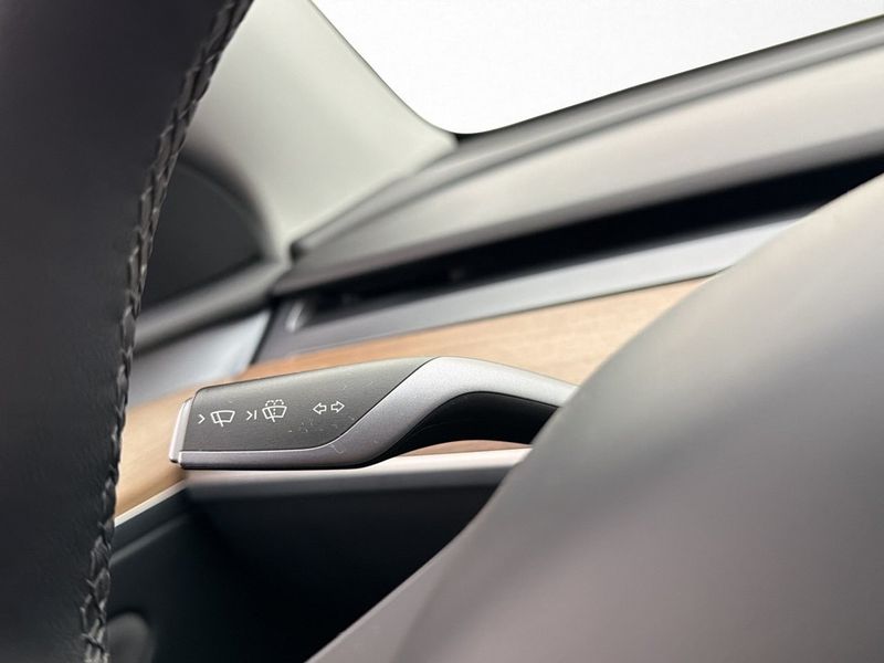 Tesla Model Y bild 21