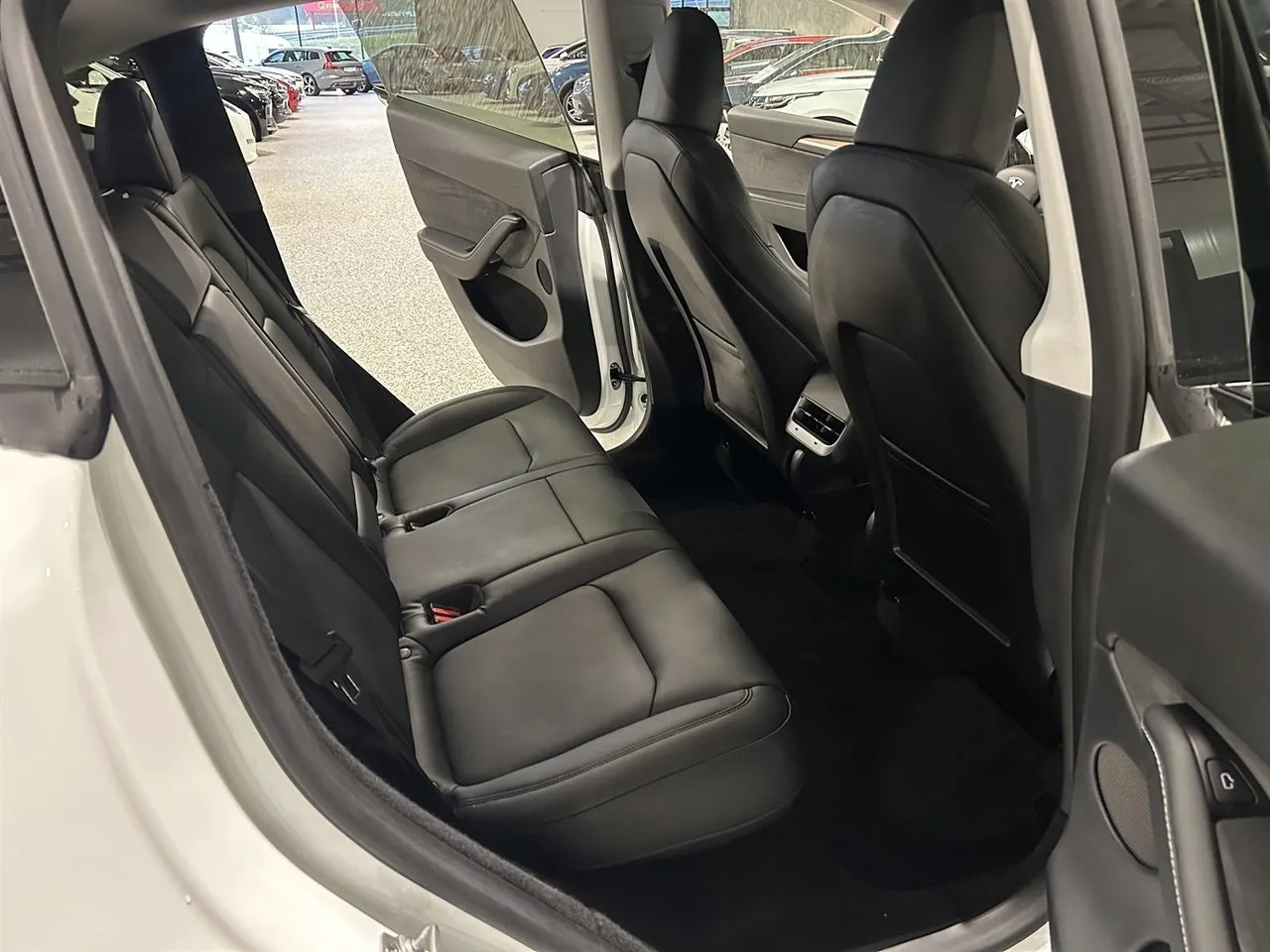Tesla Model Y bild 19