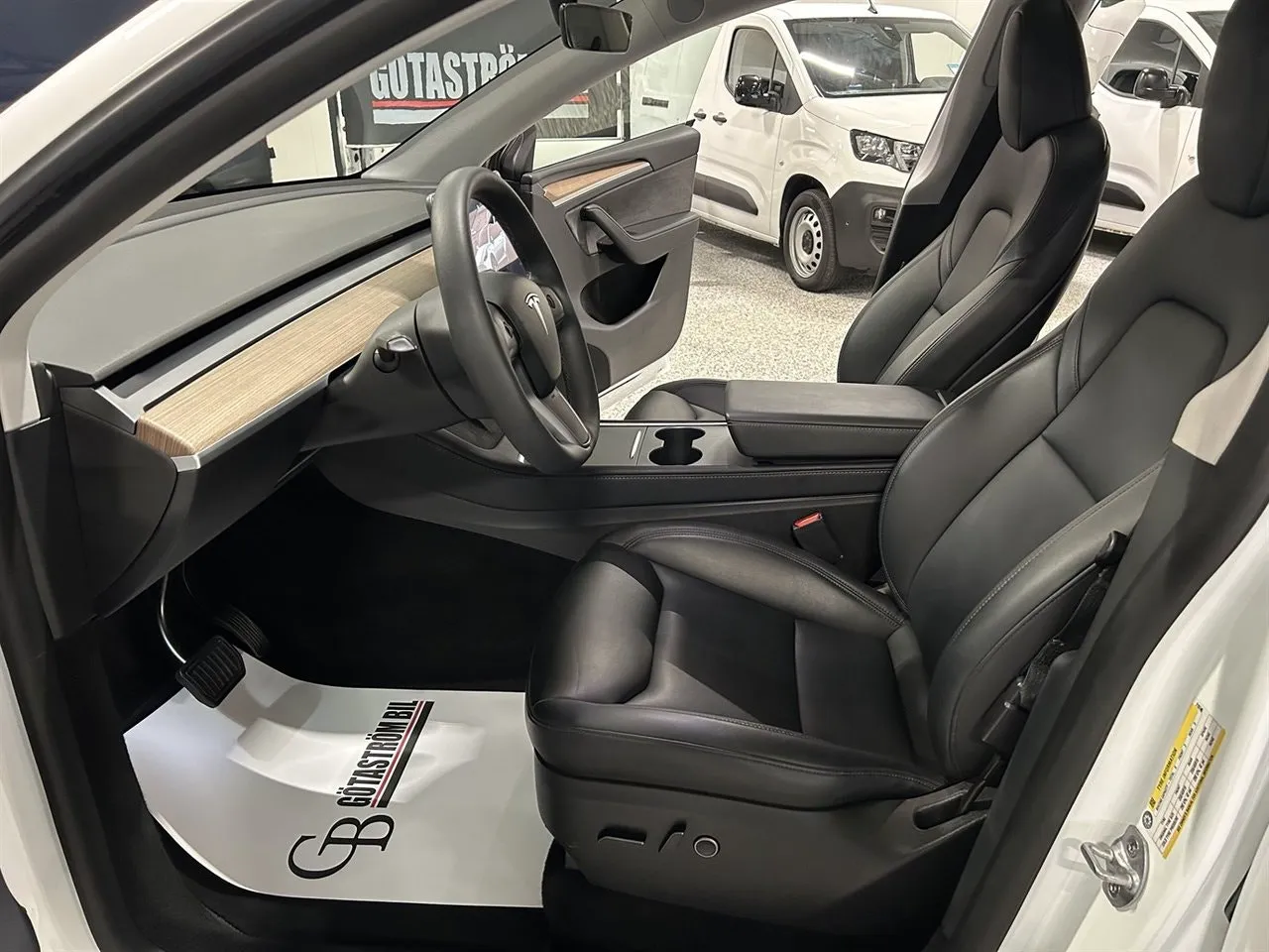 Tesla Model Y bild 12