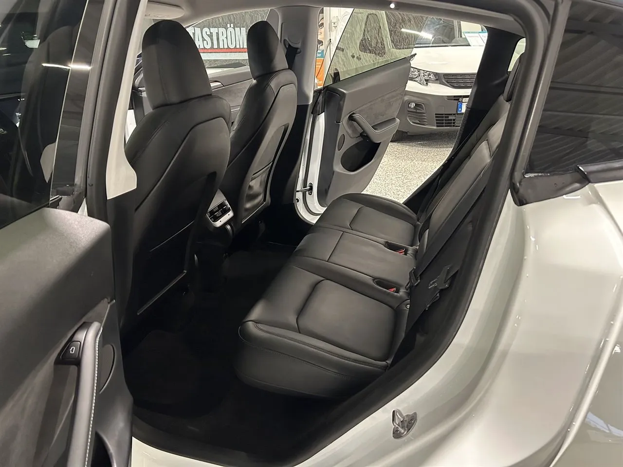 Tesla Model Y bild 15