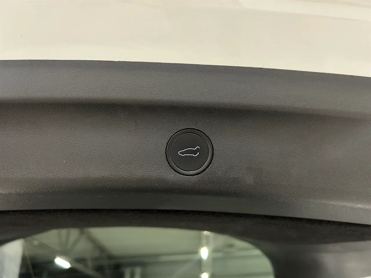 Tesla Model Y bild 18