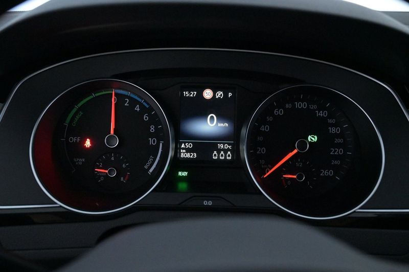 Volkswagen Passat bild 8