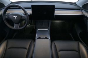 Tesla Model Y bild 6