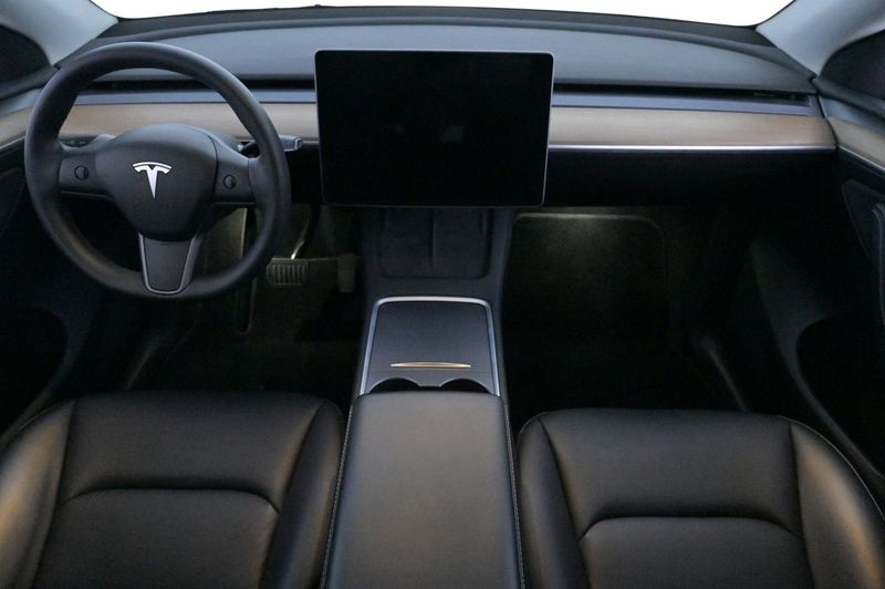 Tesla Model Y bild 6