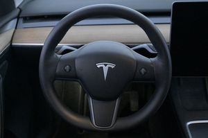 Tesla Model Y bild 7