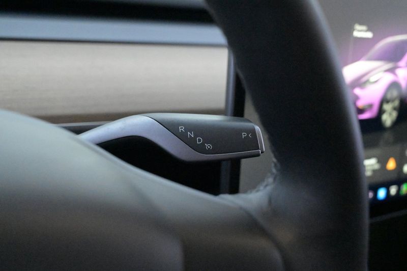 Tesla Model Y bild 8