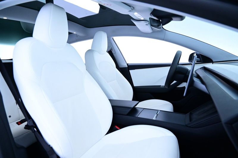 Tesla Model 3 bild 11