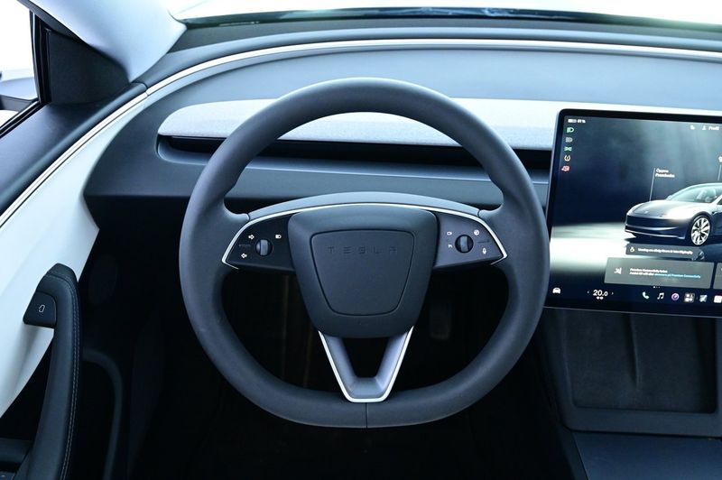 Tesla Model 3 bild 7