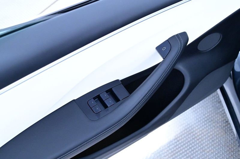 Tesla Model 3 bild 9