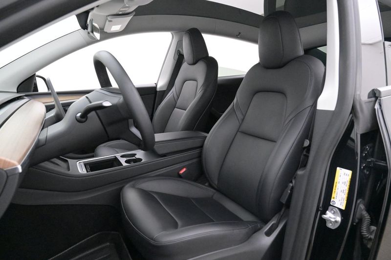 Tesla Model Y bild 9