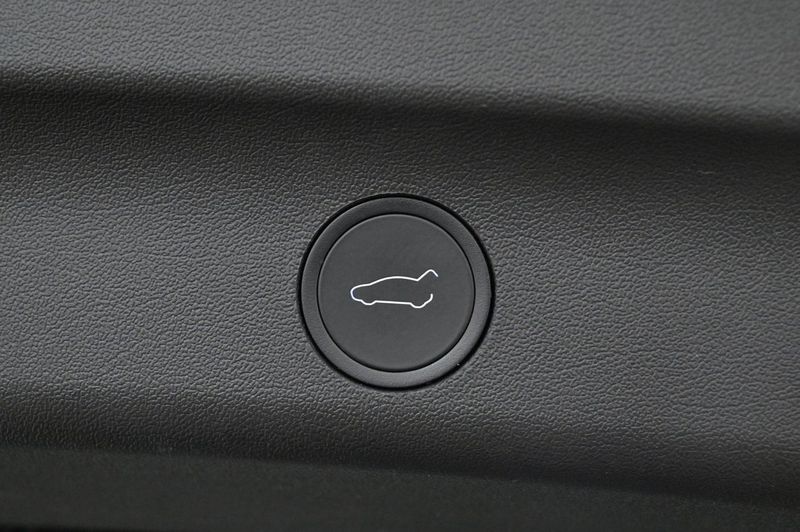 Tesla Model Y bild 24