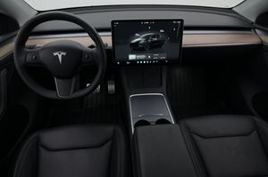 Tesla Model Y bild 6