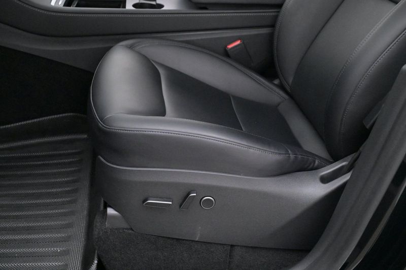 Tesla Model Y bild 11