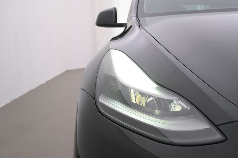 Tesla Model Y bild 26