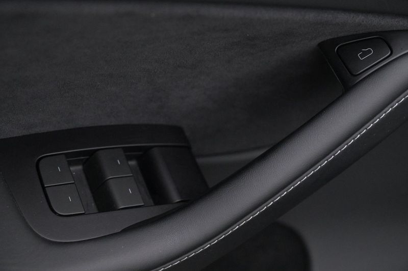 Tesla Model Y bild 10