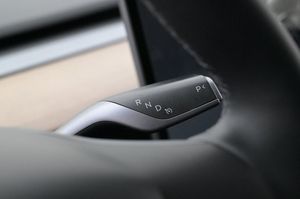 Tesla Model Y bild 8