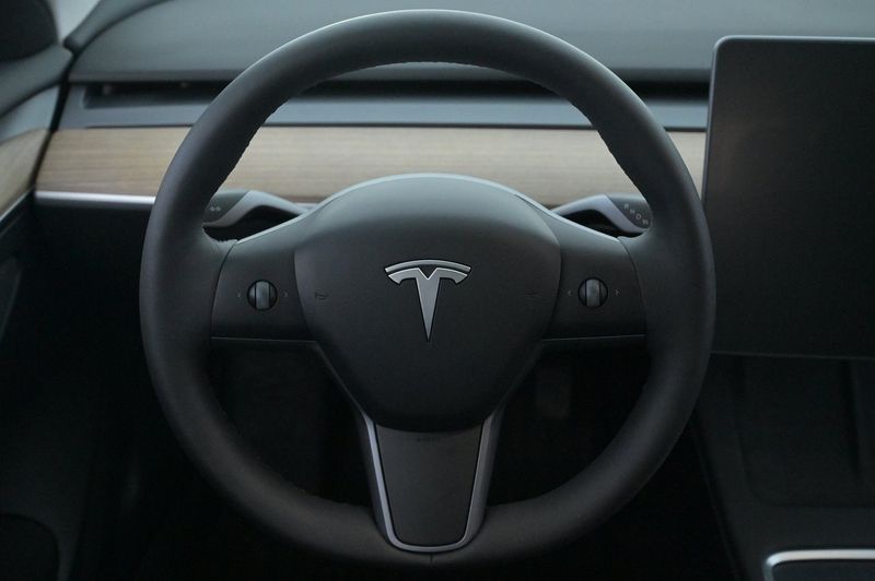 Tesla Model 3 bild 7