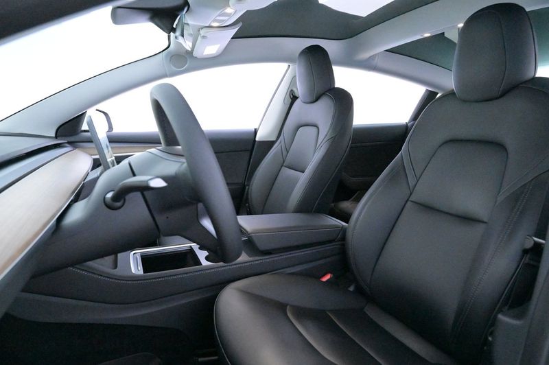 Tesla Model 3 bild 9