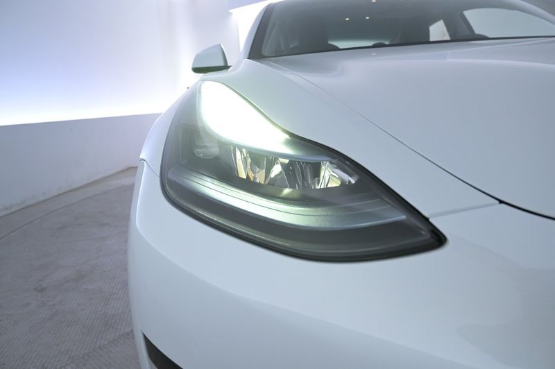 Tesla Model 3 bild 26