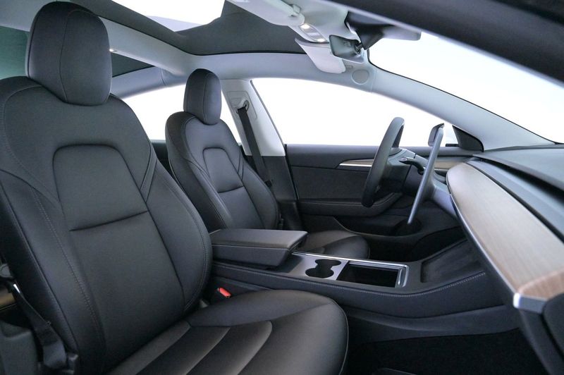 Tesla Model 3 bild 12