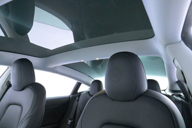 Tesla Model 3 bild 24