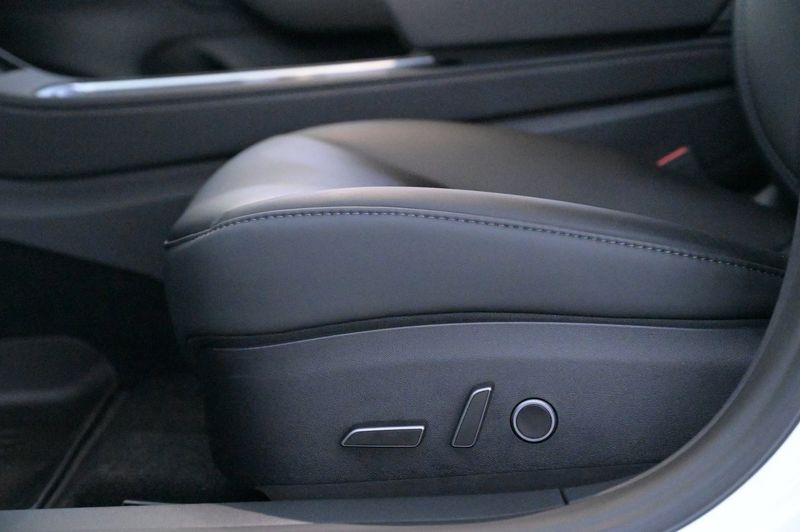 Tesla Model 3 bild 11