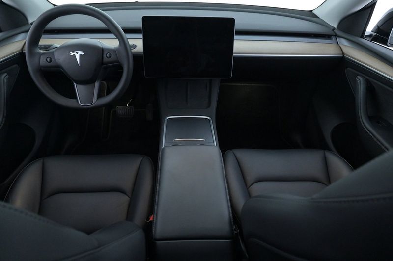 Tesla Model Y bild 6